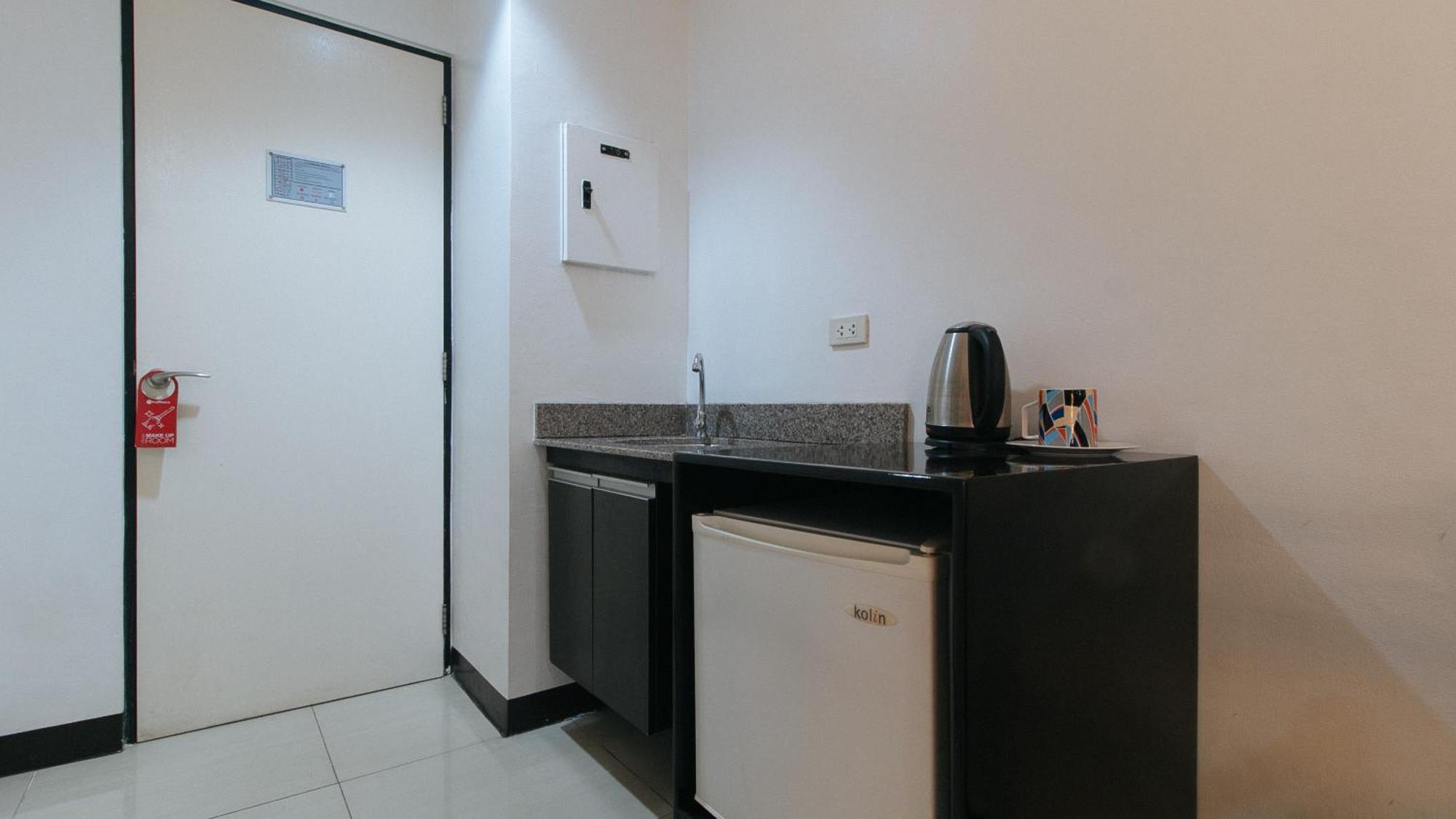 Reddoorz Plus At Banawe Кесон Сити Екстериор снимка